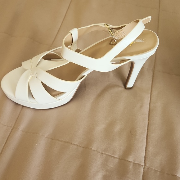 Shoes - Picture 4 of 4